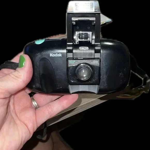 1992 Kodak Cameo Motor Drive Black 35mm Built-In Flash - Picture 3 of 4